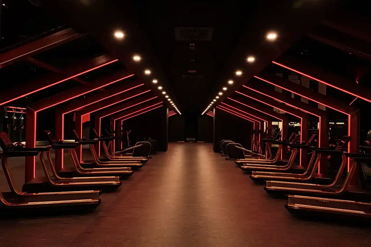 Bursa ParkOra spor salonu – kardiyo alanında koşu bandı ve eliptiklerle antrenman