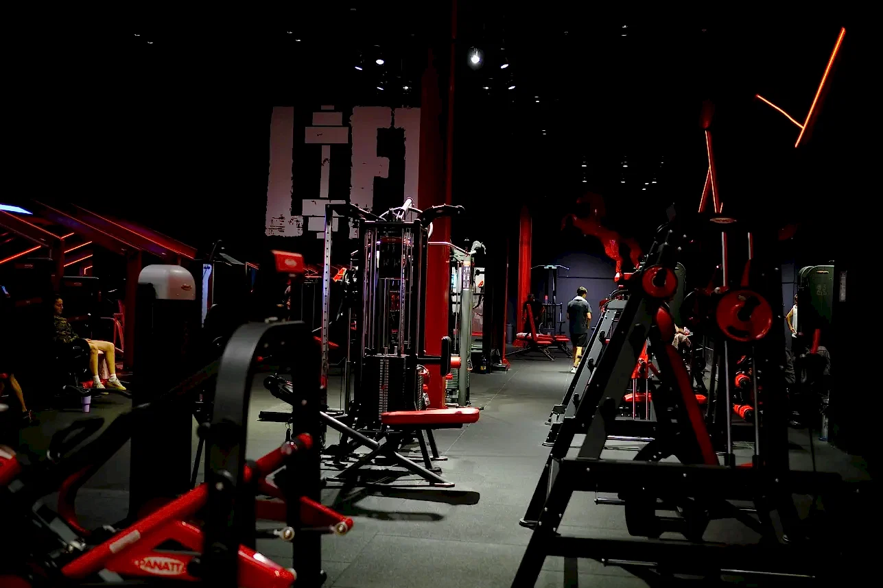 Bursa ParkOra fitness salonu – ferah, yüksek kalite ve modern spor salonu atmosferi