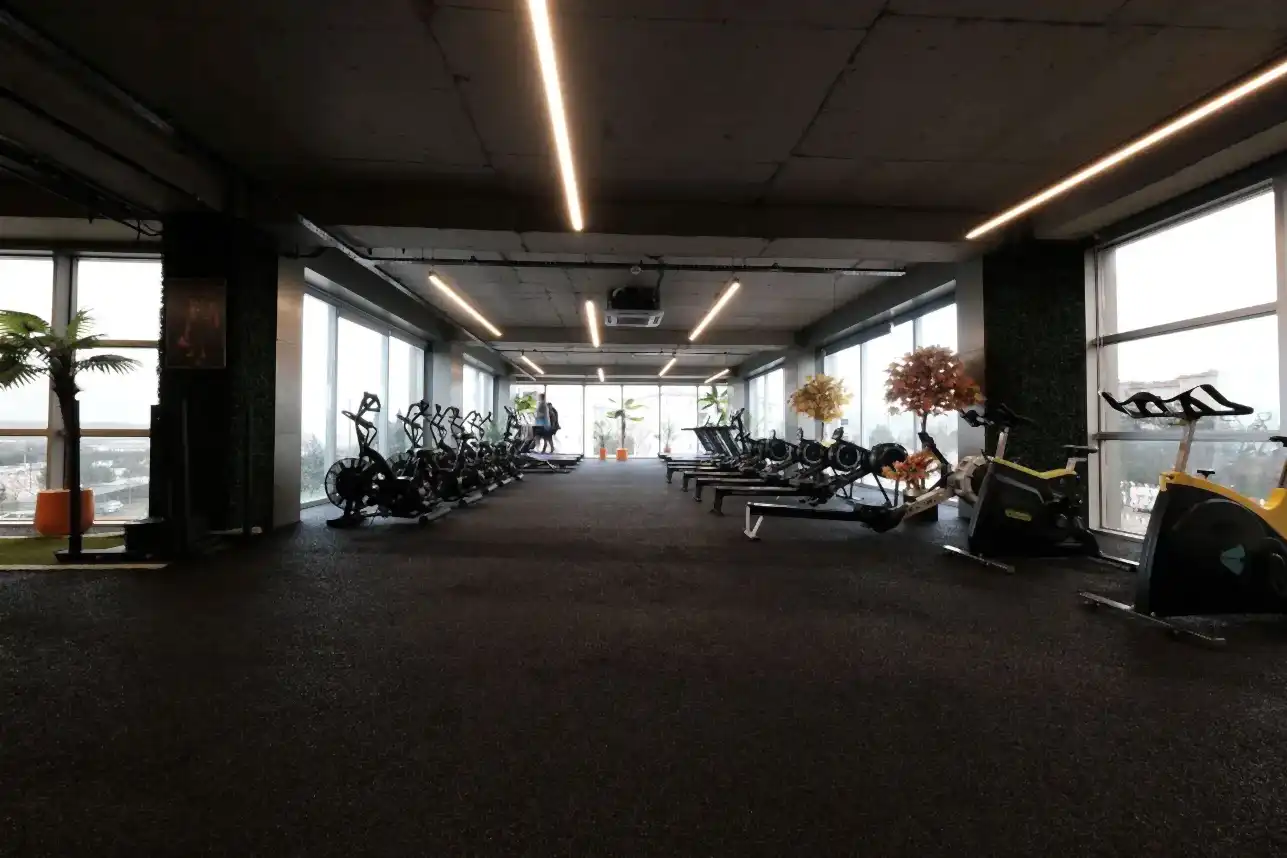 Bursa Görükle spor salonu – kardiyo ve ısınma alanı